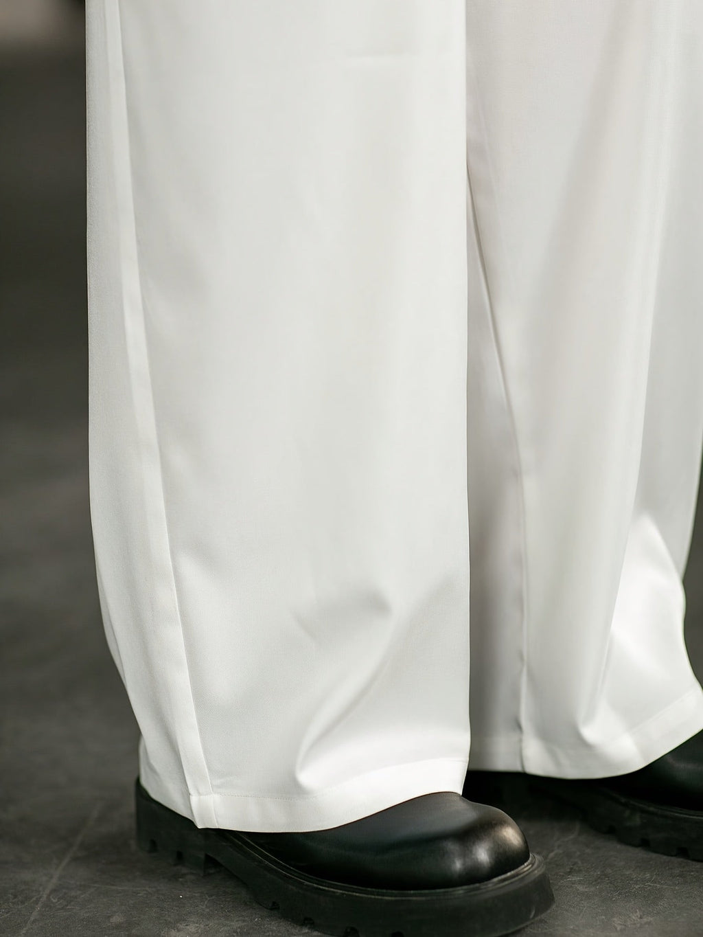 Pantaloni Uomo Larghi con Pinces e Cintura