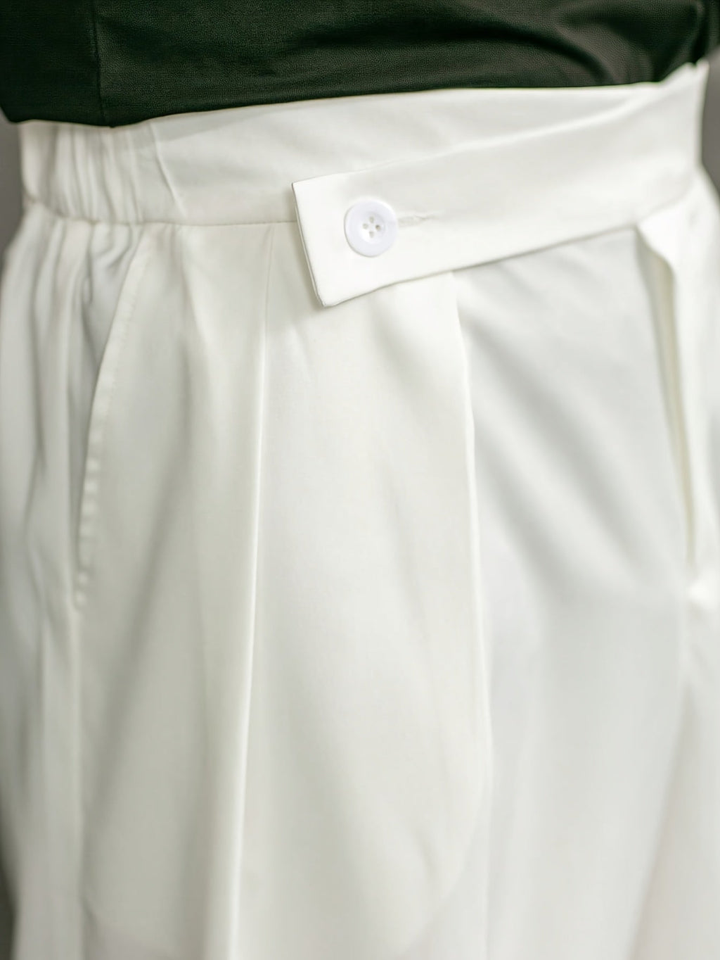 Pantaloni Uomo Larghi con Pinces e Cintura